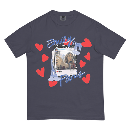 Emily in Paris Comfort Colors T-Shirt Selfie - Paramount Shop
