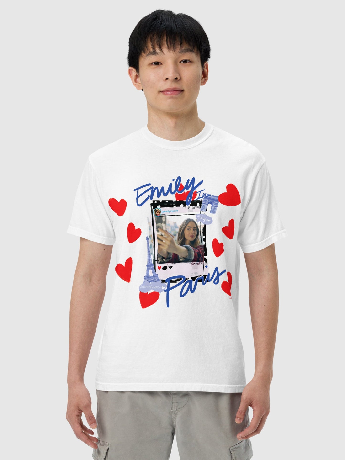 Emily in Paris Comfort Colors T-Shirt Selfie - Paramount Shop