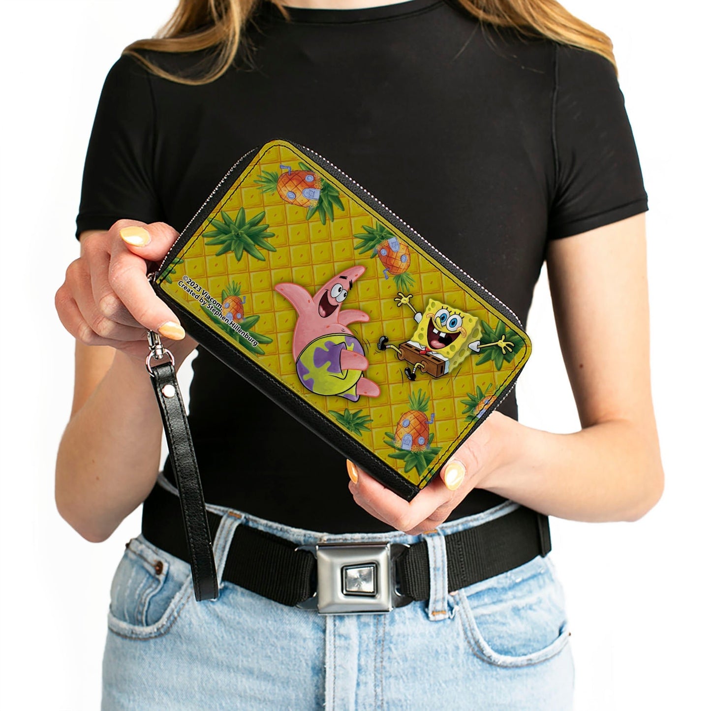 SpongeBob SquarePants & Patrick Star Wallet Pineapple Gold Zip Around - Paramount Shop