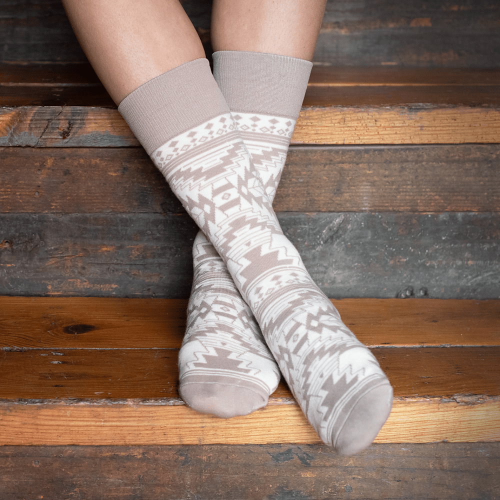 Yellowstone White Aztec Logo Socks – Paramount Shop